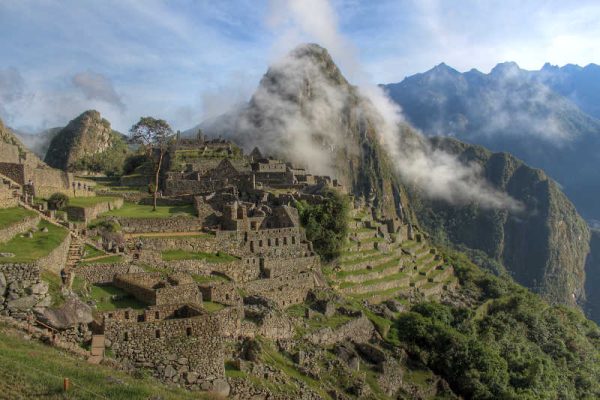 Macchu Picchu rauniot sekä Huayna Picchu -vuori